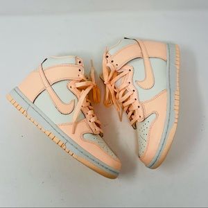 NIKE WOMEN’S DUNK HIGH TOP SNEAKERS SZ7